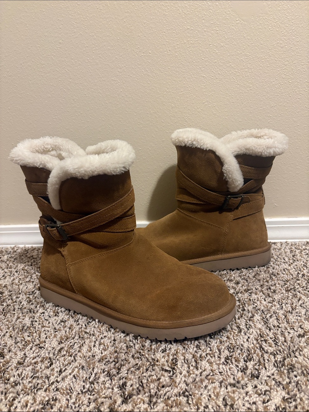 ✨UGG Chestnut Fur Topped Boots✨